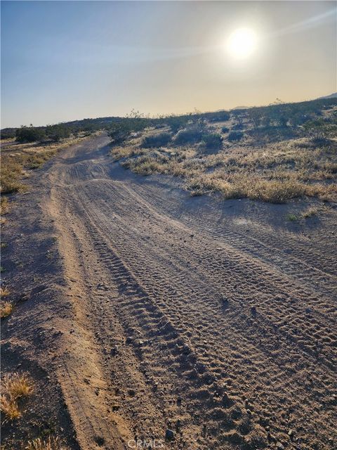 Photo of 1 Cottonwood Road, Helendale, CA 92342 (MLS # HD24058260)