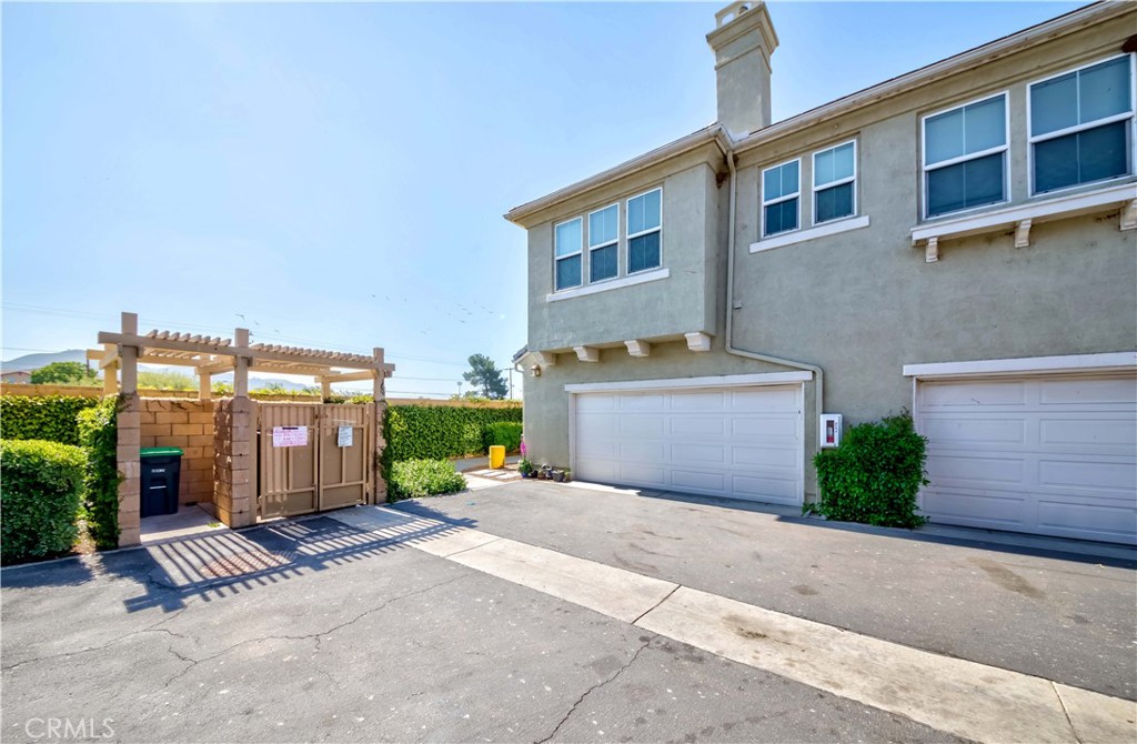 Photo 5 of 31 of 1800 E Lakeshore Drive 1601 townhome