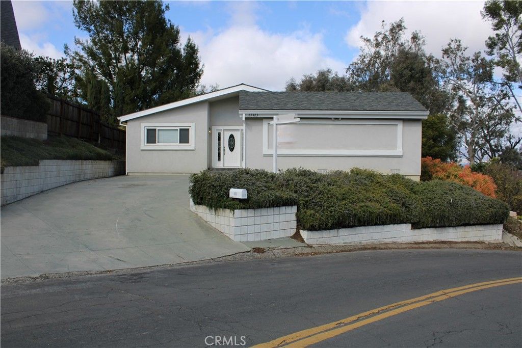 listing image 0