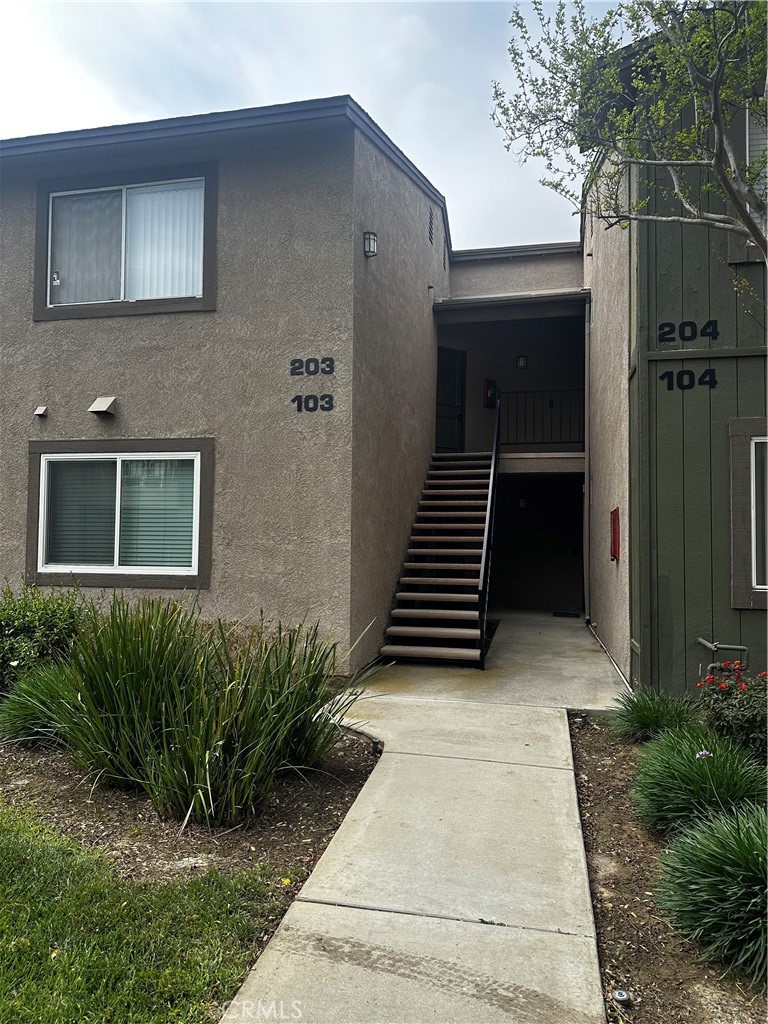 This 1brm/1Bath 2nd Floor Unit Nested in the luscious foothills of West Side of Corona and easy access to the 91 Fwy. The Unit is Turnkey , Just Bring Your Funiture and Family. This unit Also Sits on an immaculately well maintained complex that includes a Community Clubhouse , Pool /spa , gym , dog park , basketball courts and Tennis courts . It’s a Must see to appreciate.