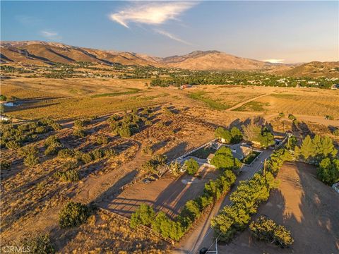 A home in Agua Dulce