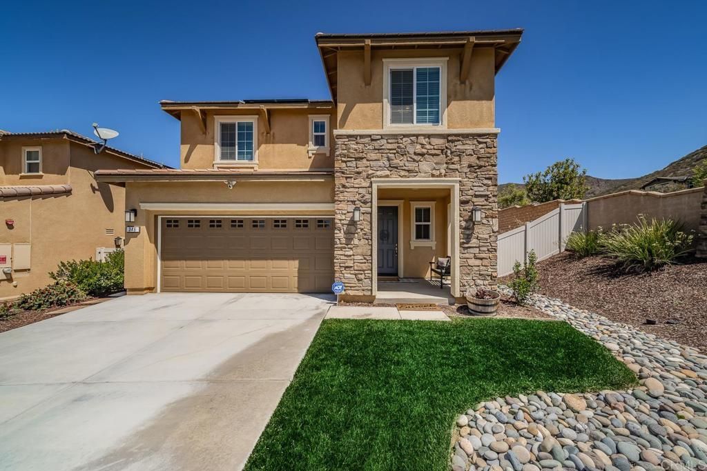 listing image 130722719886441383335
