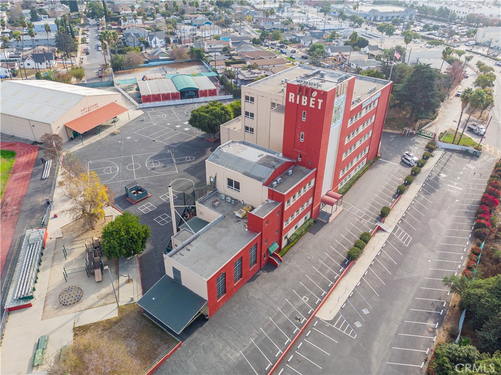Properties 4 2911 N San Fernando Road