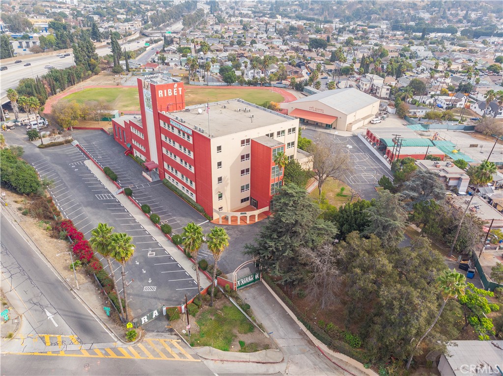 Properties 3 2911 N San Fernando Road
