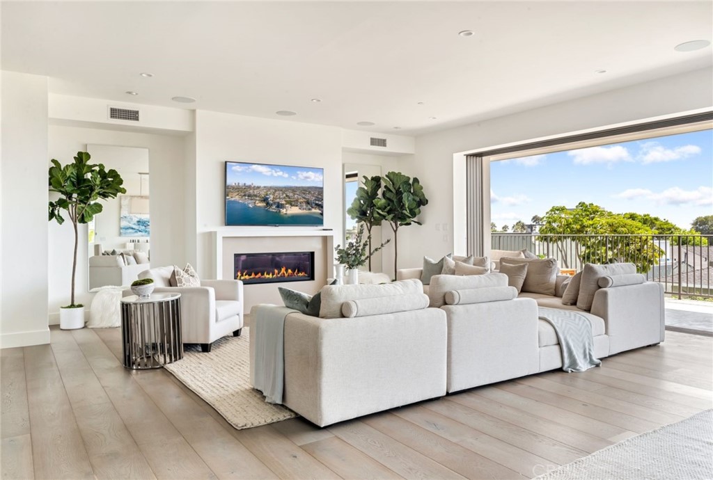 Corona Highlands (CORH) - Residential