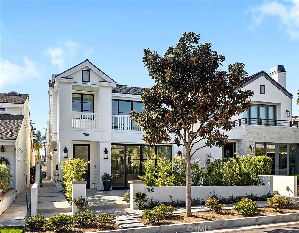 View Corona del Mar, CA 92625 condo