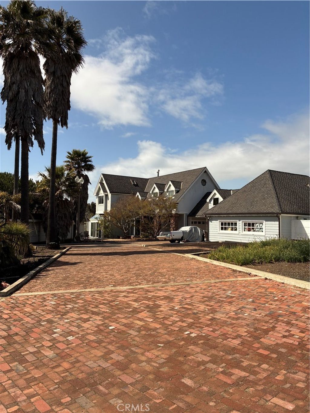 listing image 0