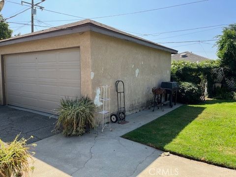 A home in El Monte