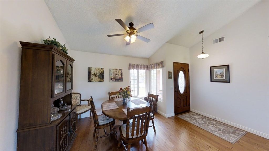 listing image 130729716964525128195