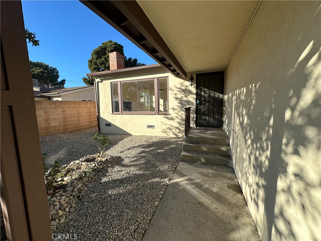 13219 132191/2 Vanowen Street
