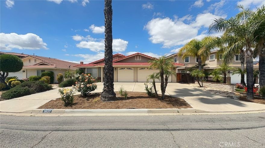 Great 3-Bedroom, 2-Bath Lakefront Home with Private U-Dock and Spacious 3-Car Garage – Perfect for Waterfront Living!