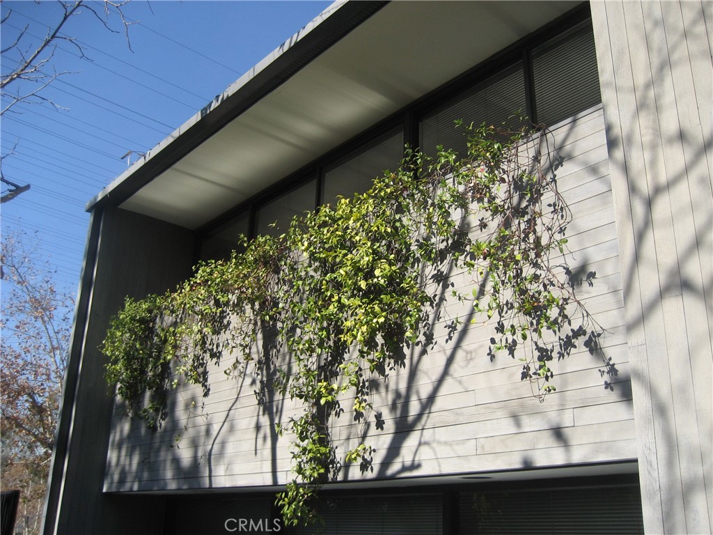 Properties 3 930 Colorado Boulevard 1