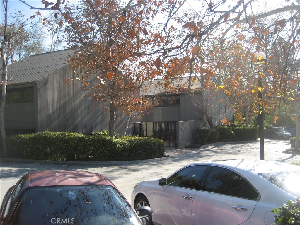 Properties 1 930 Colorado Boulevard 1