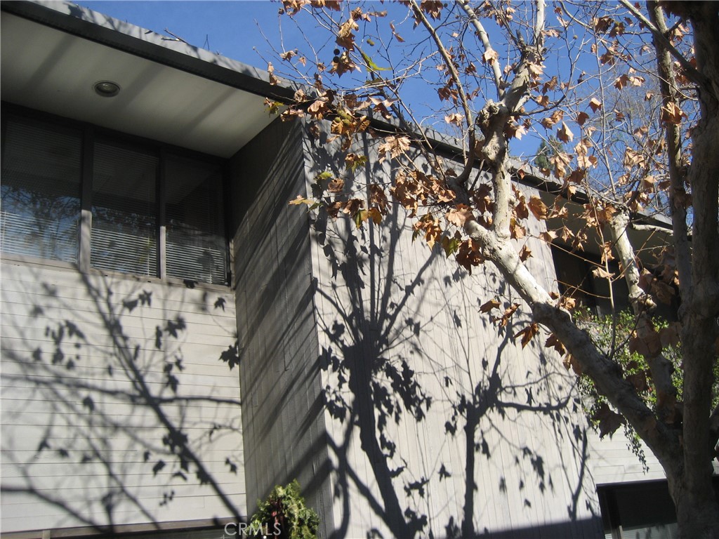 Properties 4 930 Colorado Boulevard 1