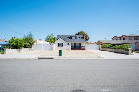 A home in Midway City