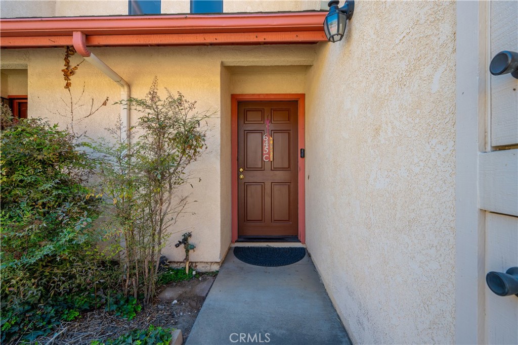 Photo 3 of 14 of 645 E Newlove Drive C townhome