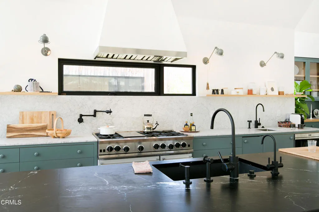 Ojai, California 93023, United States, 5 Bedrooms Bedrooms, ,5 BathroomsBathrooms,Residential,Active,108522