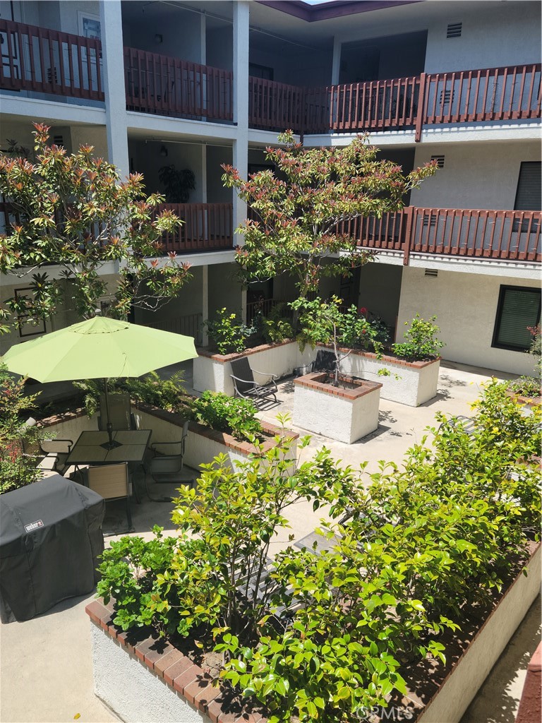 Photo 11 of 11 of 9737 Charnock Avenue 14 condo