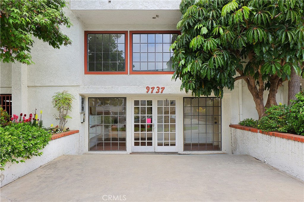 View Los Angeles, CA 90034 condo