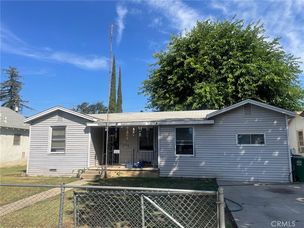 Main image without alt text