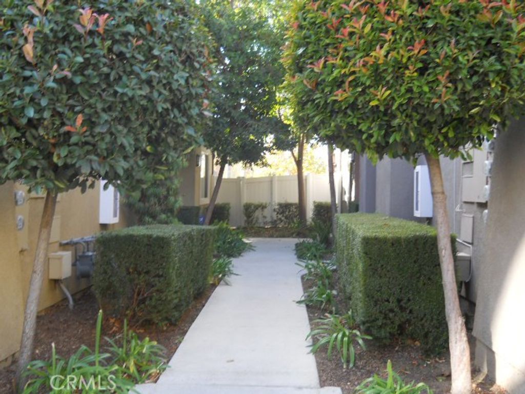 listing image 130722340659721929392