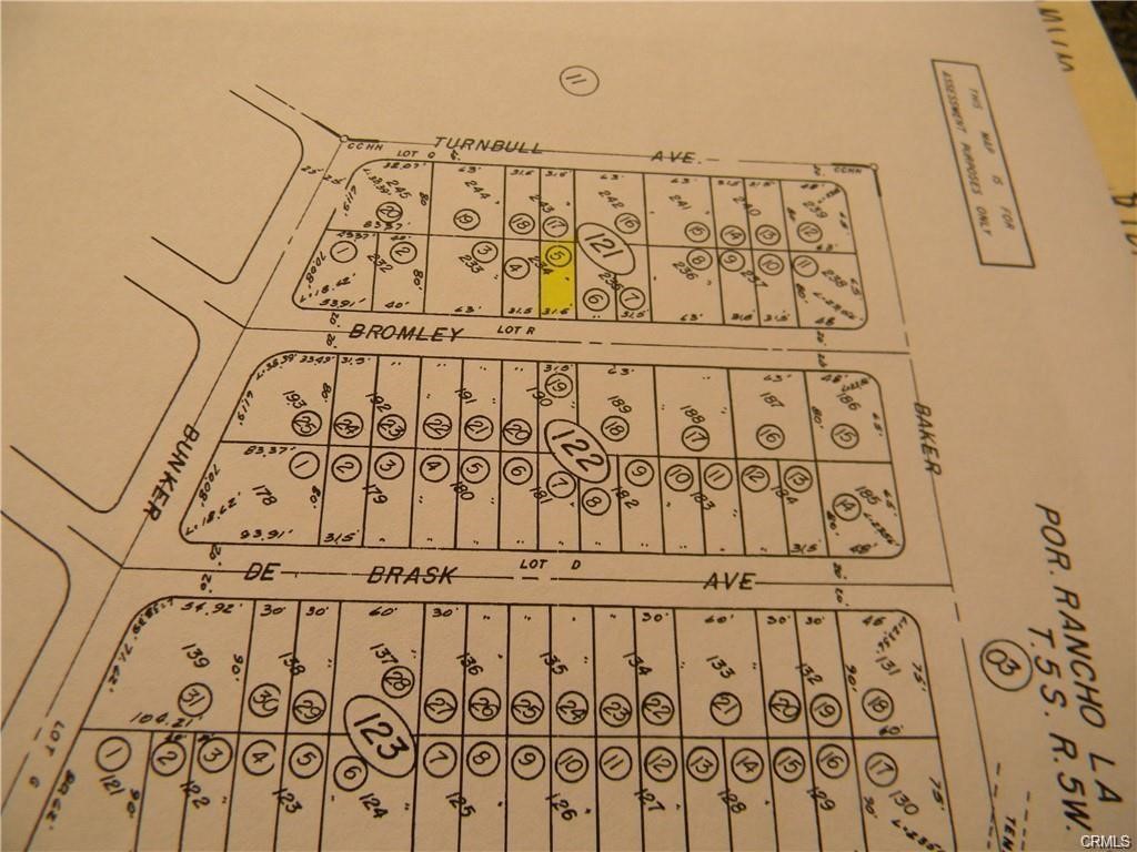 A small lot located in the Country Club Heights area Great for Future investment. Buyer and Buyers agent to due their due diligence and check with the City planning department. Seller is very motivated to sell.