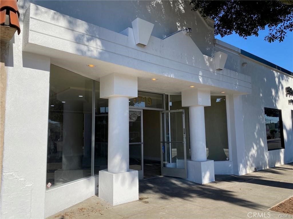 Excellent Retail / Office space located in Magnolia Park Business District. Office/Retail/Commerical space 2,275 / SF. Close to FWY 5, 134. Cross street Victory Blvd.