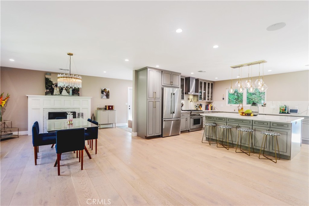 Properties 4 3286 Mandeville Canyon Road