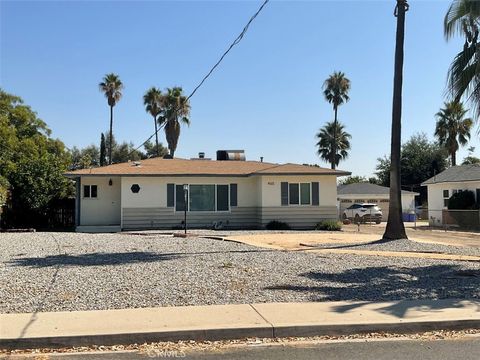 Photo of 4165 N 3rd Avenue, San Bernardino, CA 92407 (MLS # CV25016151)
