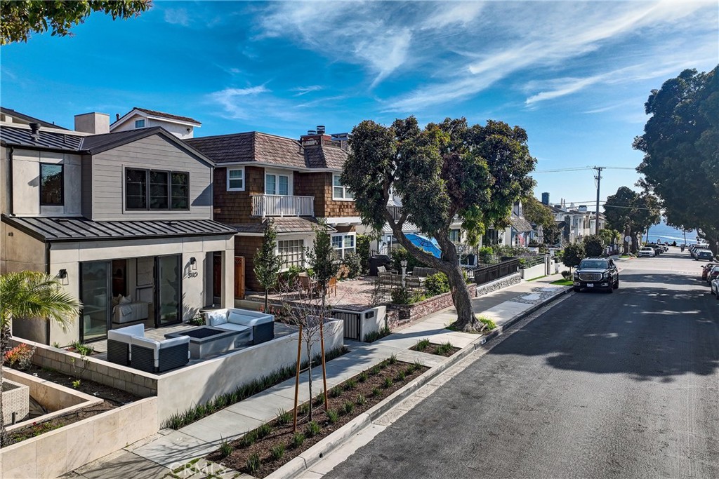 310 Narcissus Avenue