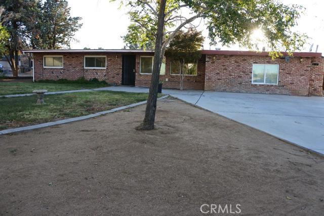 Beautiful home on a corner lot. Located near schools in an established community. Four bedrooms two and a half bath. Apartment built in back with one bed one bath, full living room and kitchen. Fully fenced and cross fenced. Just Cleaned. Move in Ready Come make this your home.