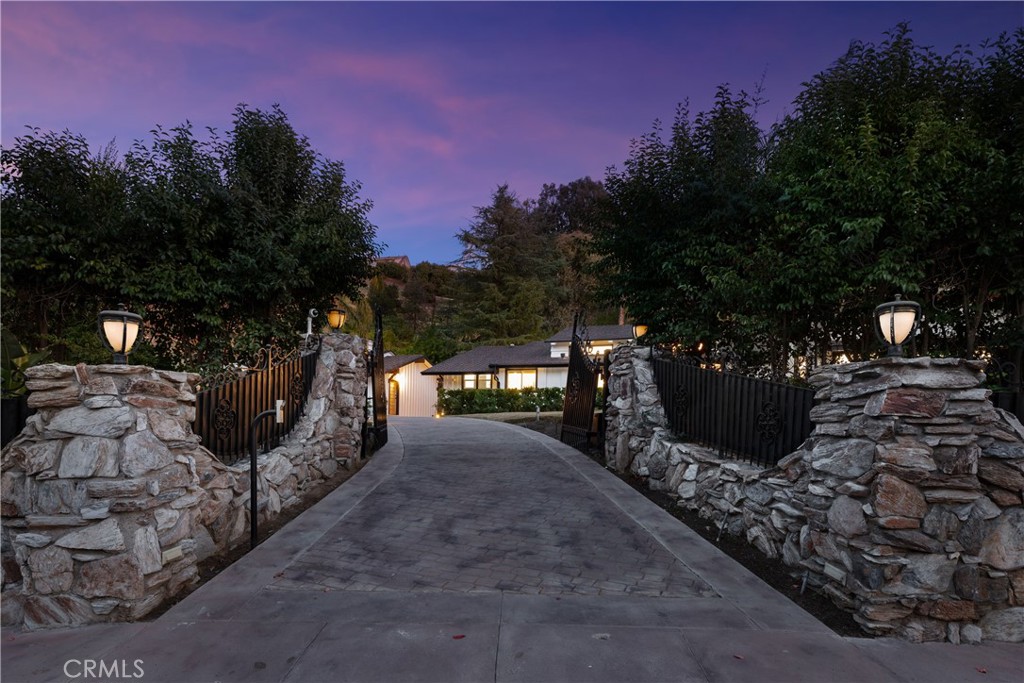 Photo 1 of 1 of 4404 Vanalden Avenue house