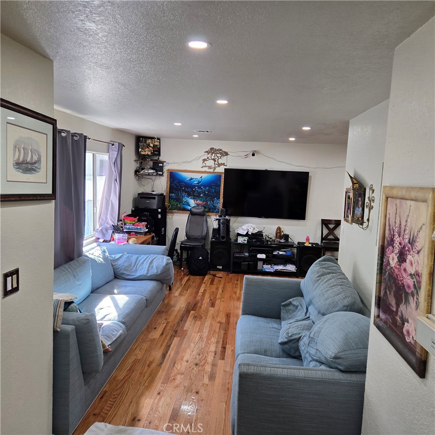 1213 Mott Street