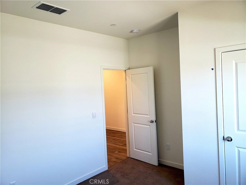 listing image 130726385686691610230