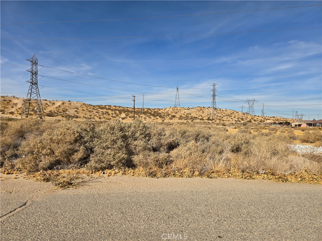 .65 acre residential lot located in the The Village Neighborhood of Victorville. There are homes beside and across making it ideal for building a home either for residential or investment. This is the best priced parcel you will find in the neighborhood. Don't wait!