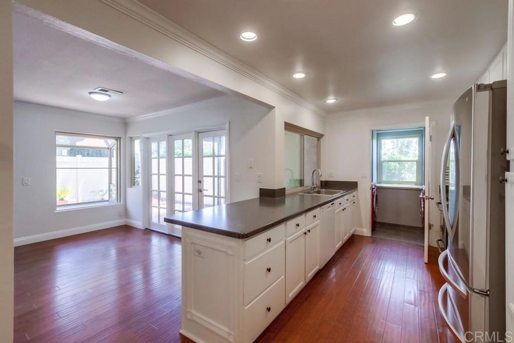 listing image 130726764657145358021