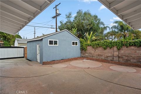 A home in Reseda