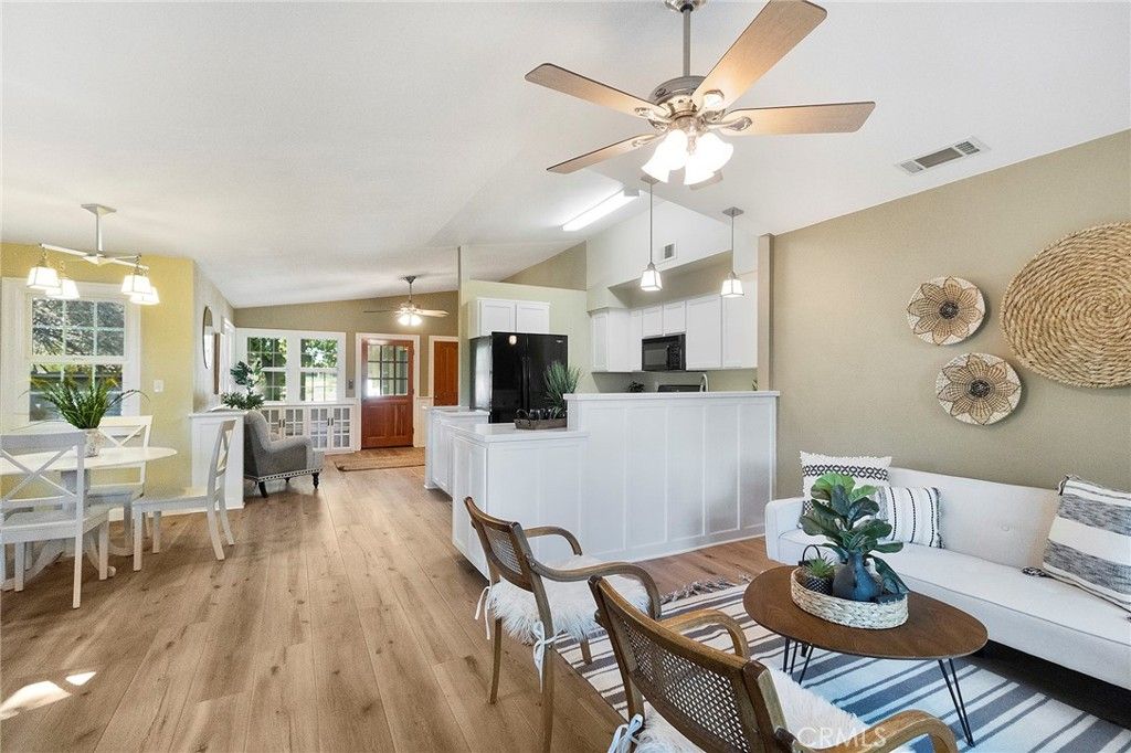 listing image 130723268422426097387