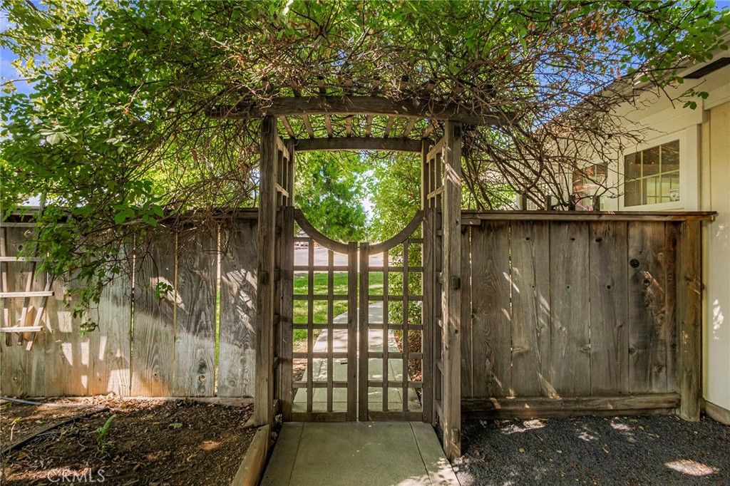 listing image 130729174519660092117
