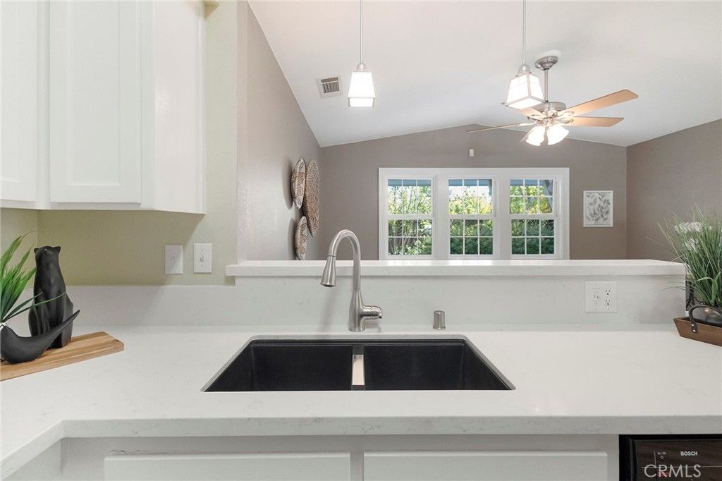 listing image 130721573592572919363