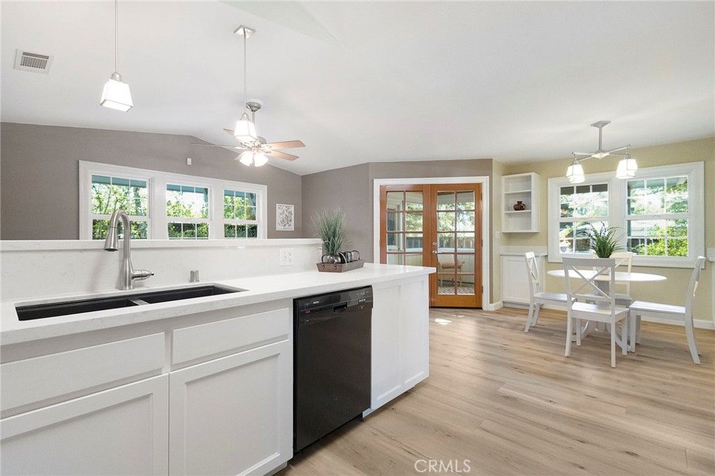 listing image 130725053105060823196