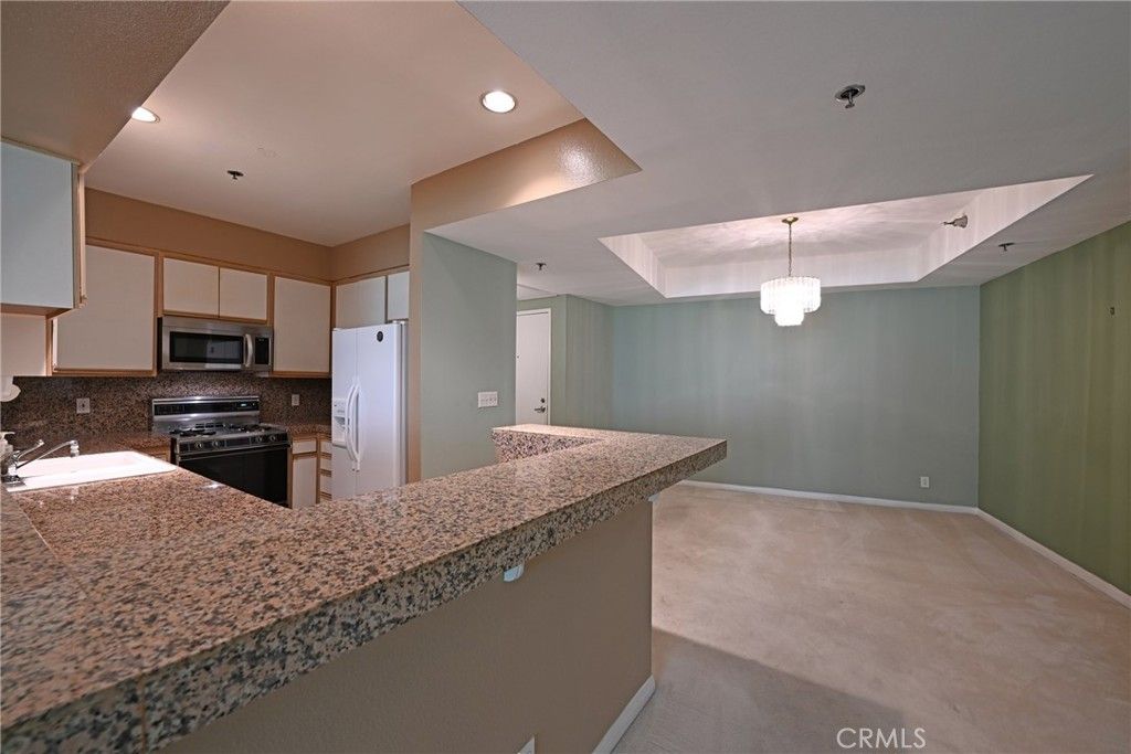 listing image 130728048708771545001