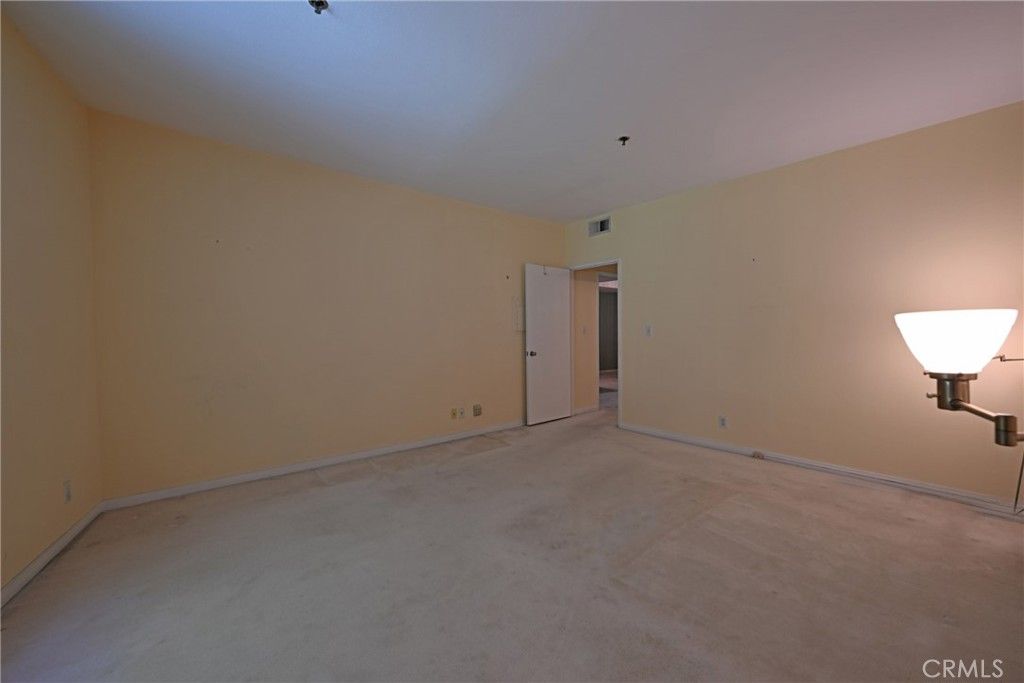 listing image 130722172785698384638