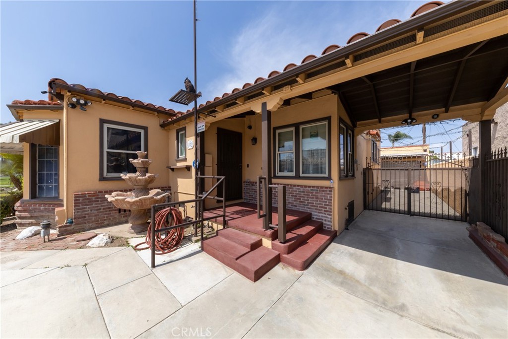 1127 W 81st Place
