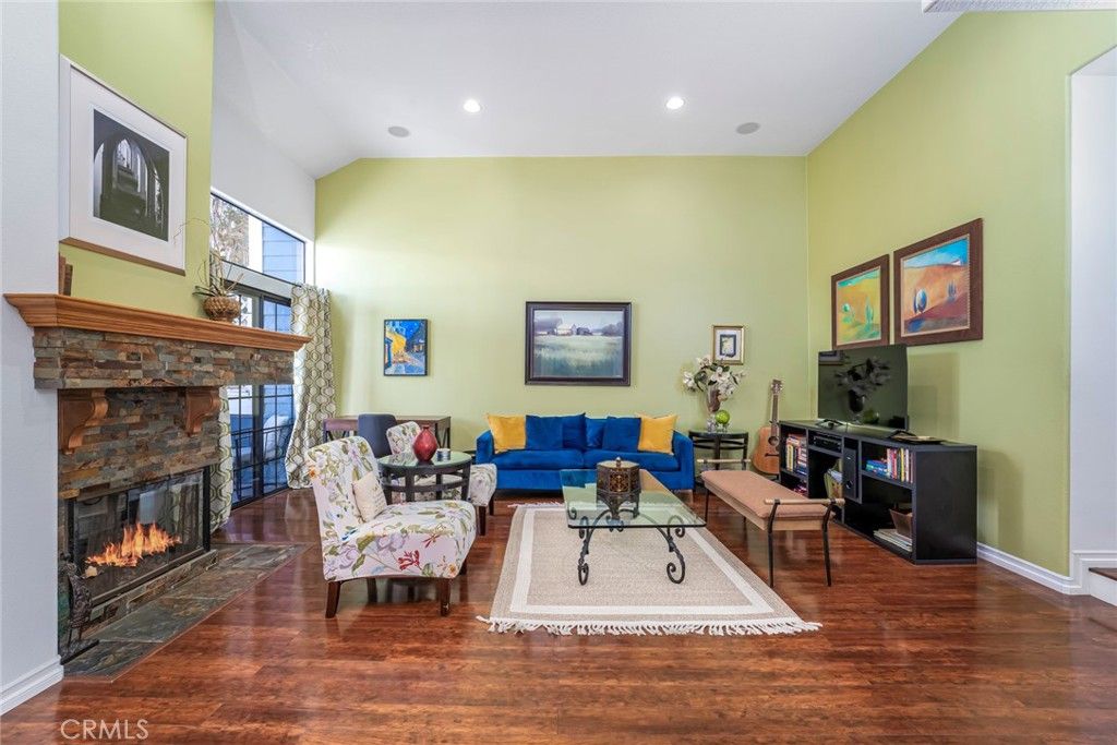 listing image 0