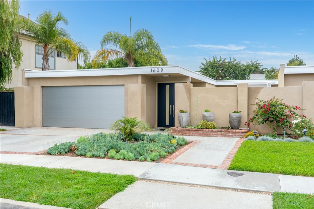 1609 Anita Lane