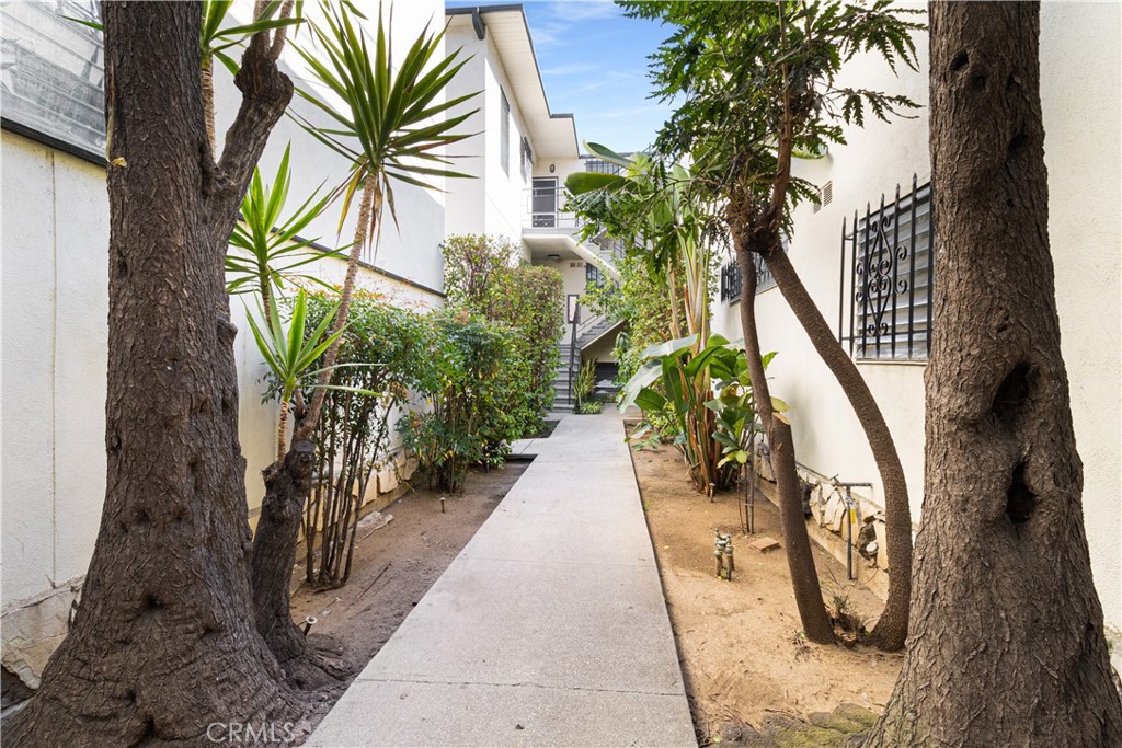 1156 N Cahuenga Boulevard