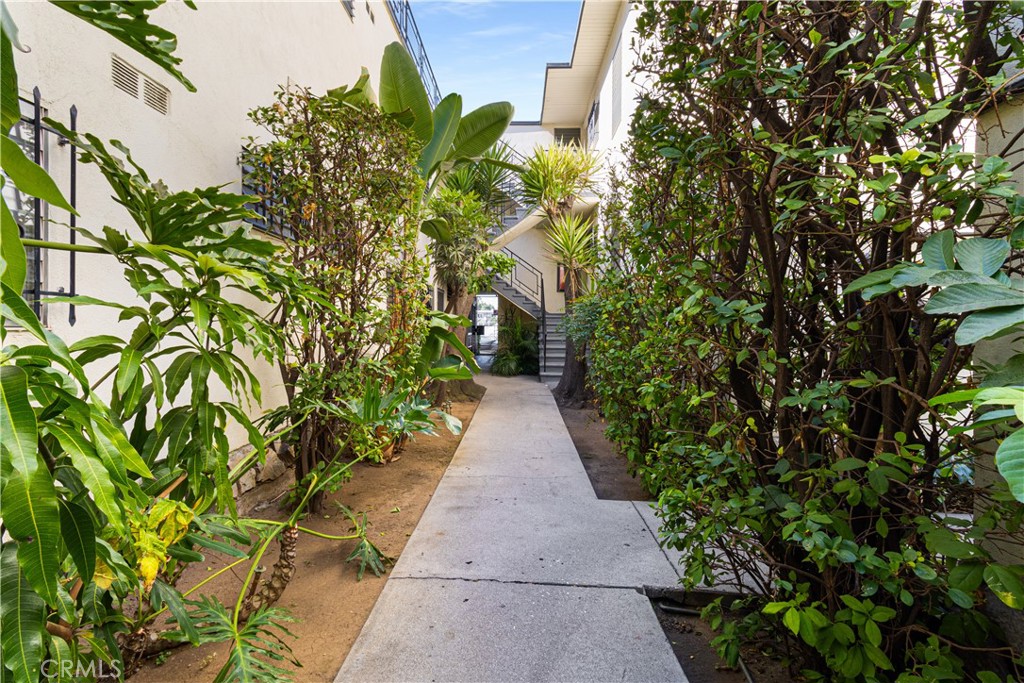 1156 N Cahuenga Boulevard