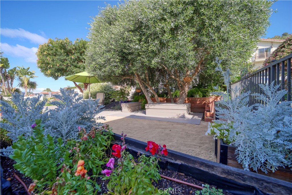 375 El Portal Drive