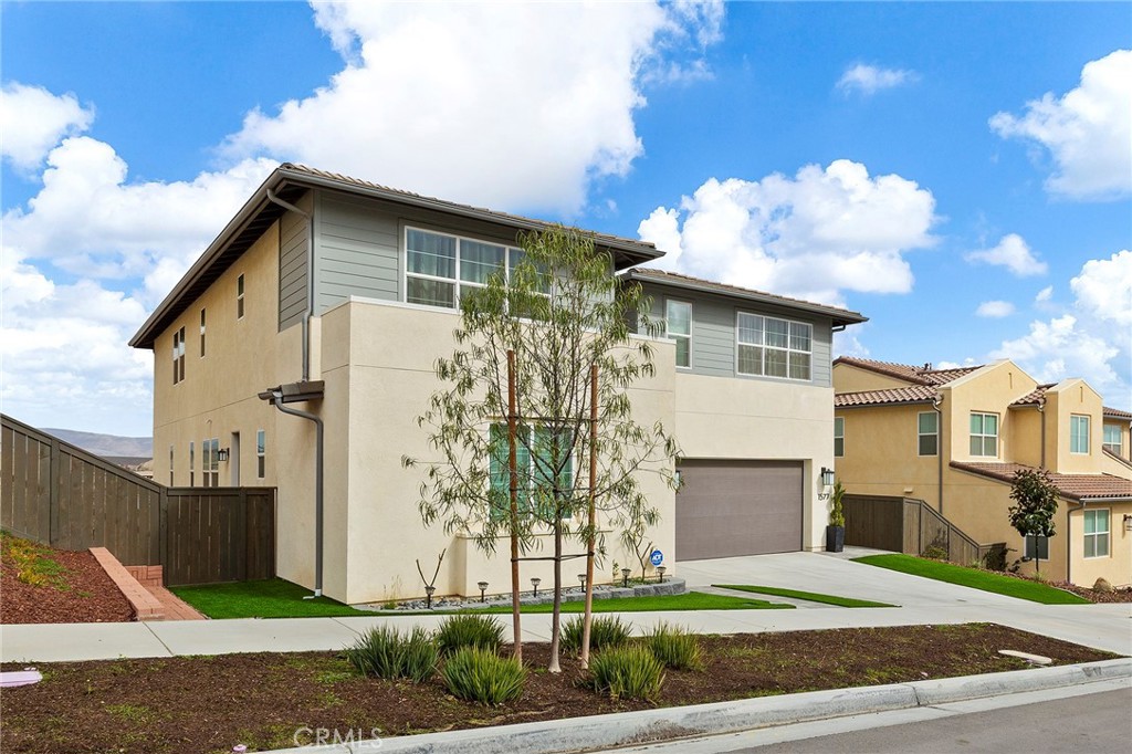 1577 Calle Mayfair